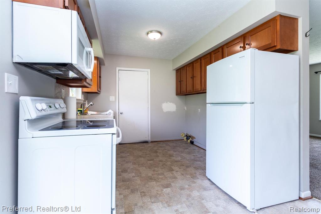 2895 Spring Hill Drive Howell, MI 48843 - Photo 12 of 32 Gallery Image 12