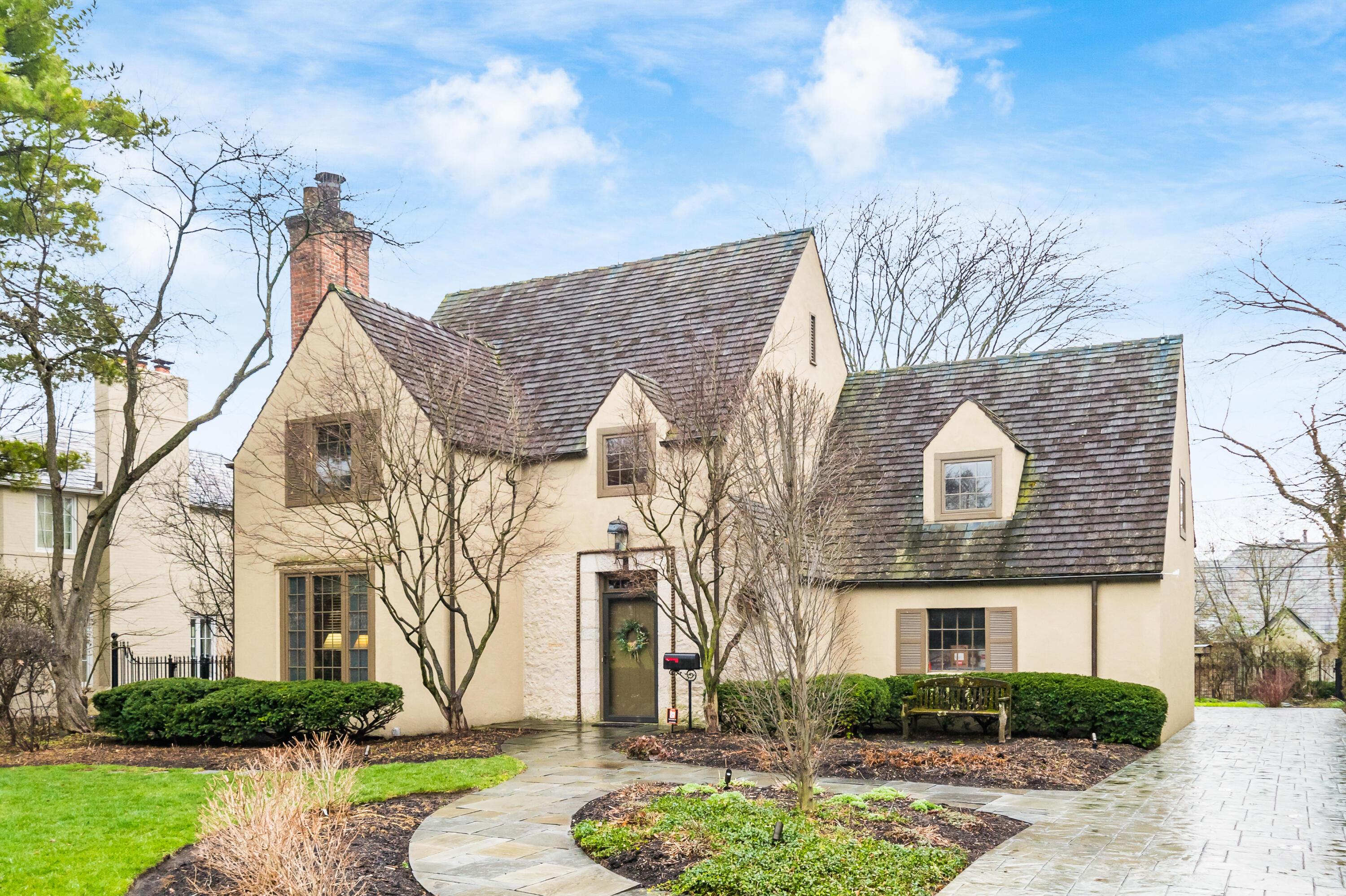 2137 Yorkshire Road Columbus, OH 43221 - Photo 5 of 38 h_2137_Yorkshire_Rd-1003