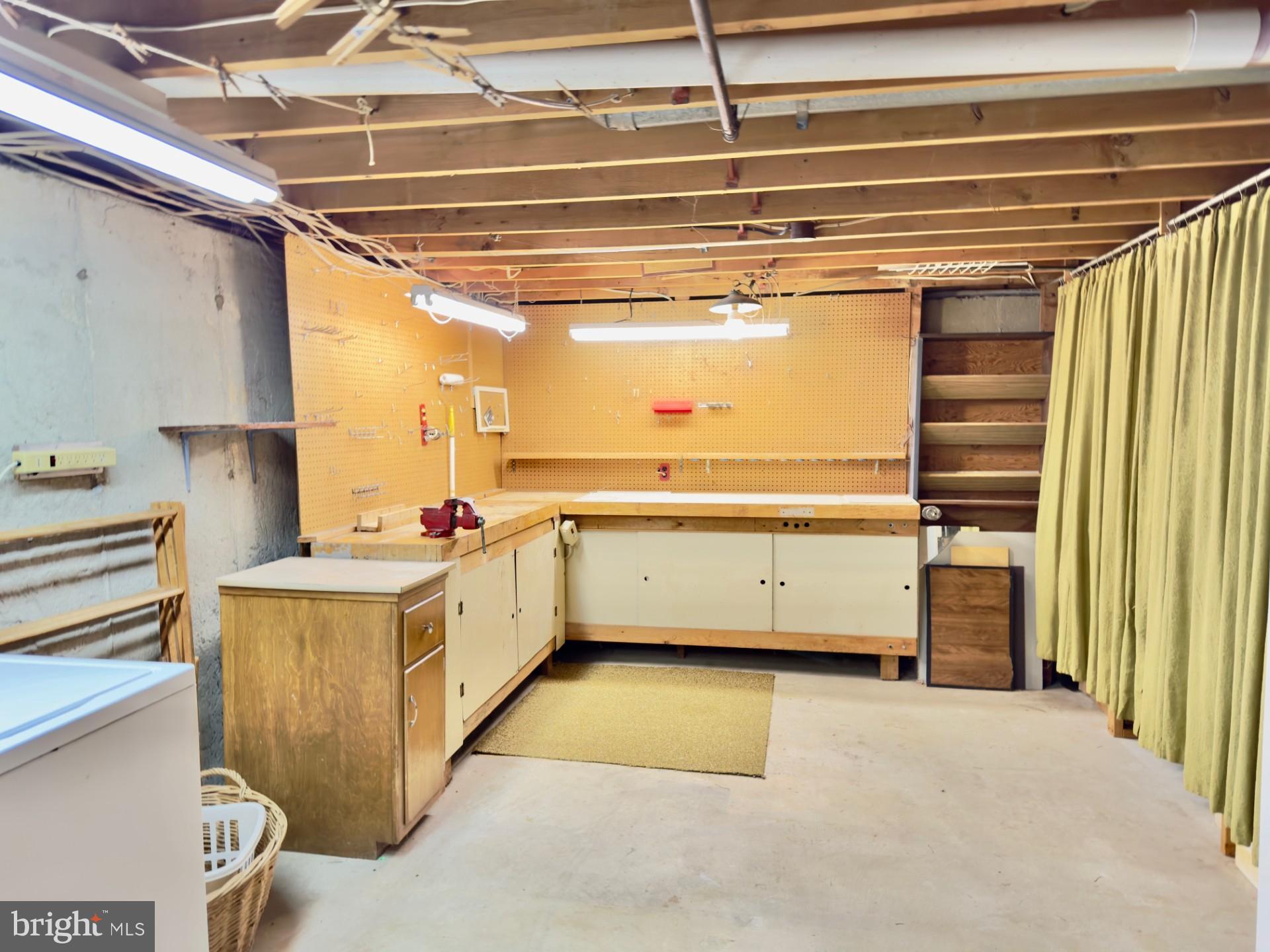 309 Cambridge Road Camden, DE 19934 - Photo 27 of 36 Basement workbench