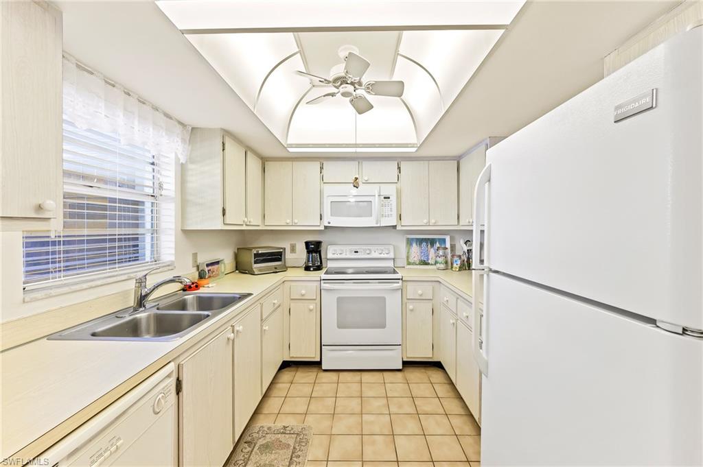 5467 Rattlesnake Hammock Road, Unit 302C Naples, FL 34113 - Photo 6 of 29 Kitchen