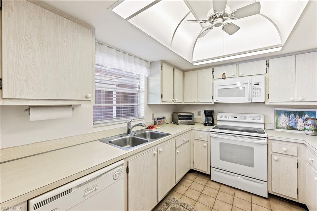 5467 Rattlesnake Hammock Road, Unit 302C Naples, FL 34113 - Photo 7 of 29 Kitchen