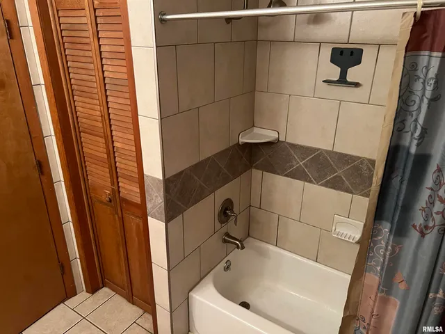 $200,000 | 1940 Midway Road, Murrayville, IL 62668