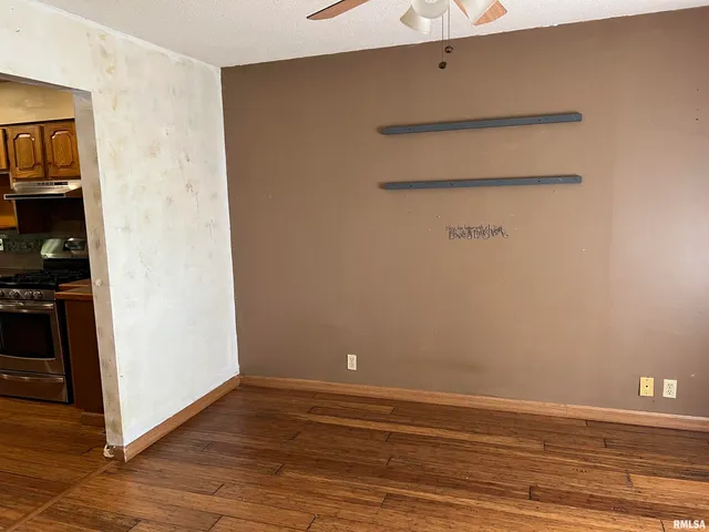 $200,000 | 1940 Midway Road, Murrayville, IL 62668