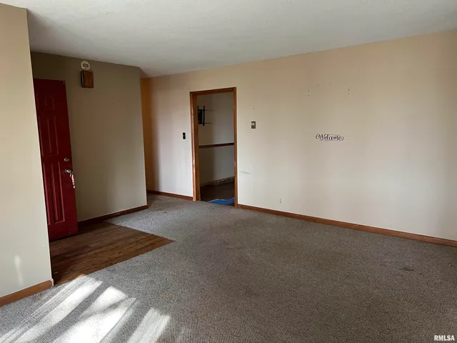 $200,000 | 1940 Midway Road, Murrayville, IL 62668