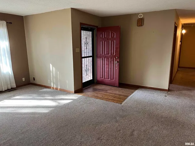 $200,000 | 1940 Midway Road, Murrayville, IL 62668