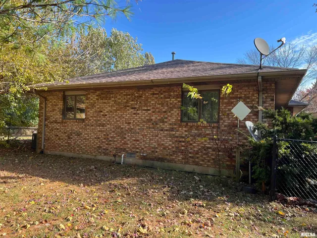 $200,000 | 1940 Midway Road, Murrayville, IL 62668