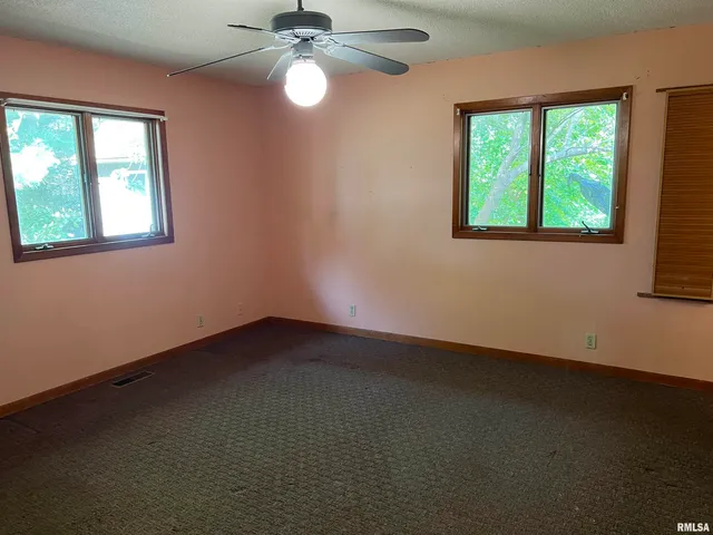 $200,000 | 1940 Midway Road, Murrayville, IL 62668