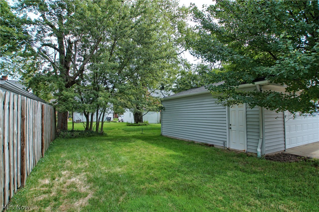 1407 Irene Road Lyndhurst, OH 44124 - Photo 3 of 23