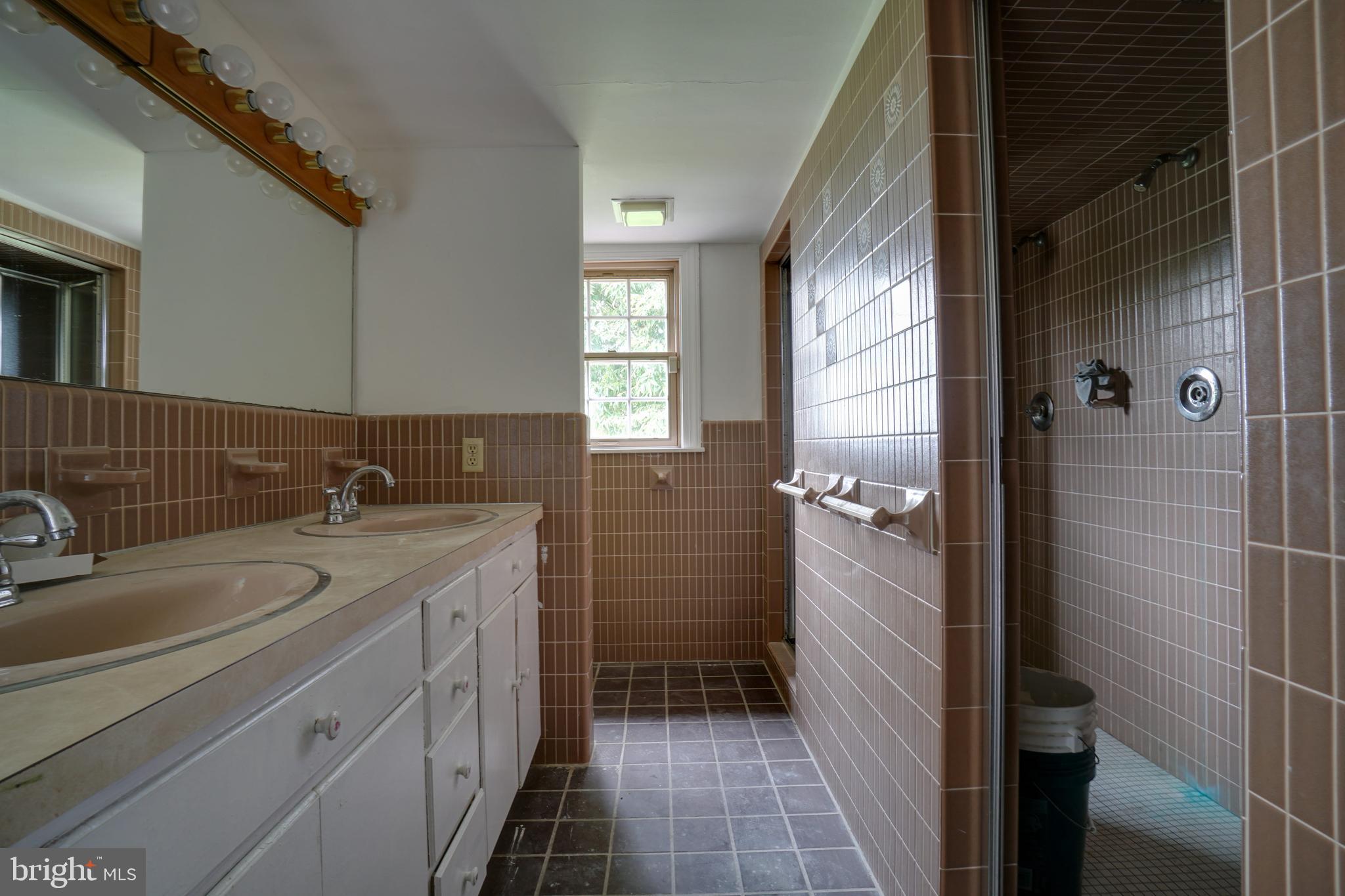 56 Sanitarium Road Bridgeton, NJ 08302 - Photo 55 of 140 Upstairs bath