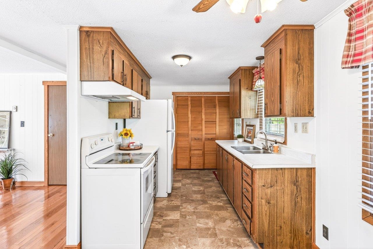 6599 Azalea Lane Dayton, VA 22821 - Photo 9 of 55 Kitchen