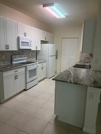 $2,200 | 3557 Forest Hill Boulevard, Unit 49, Palm Springs, FL 33406