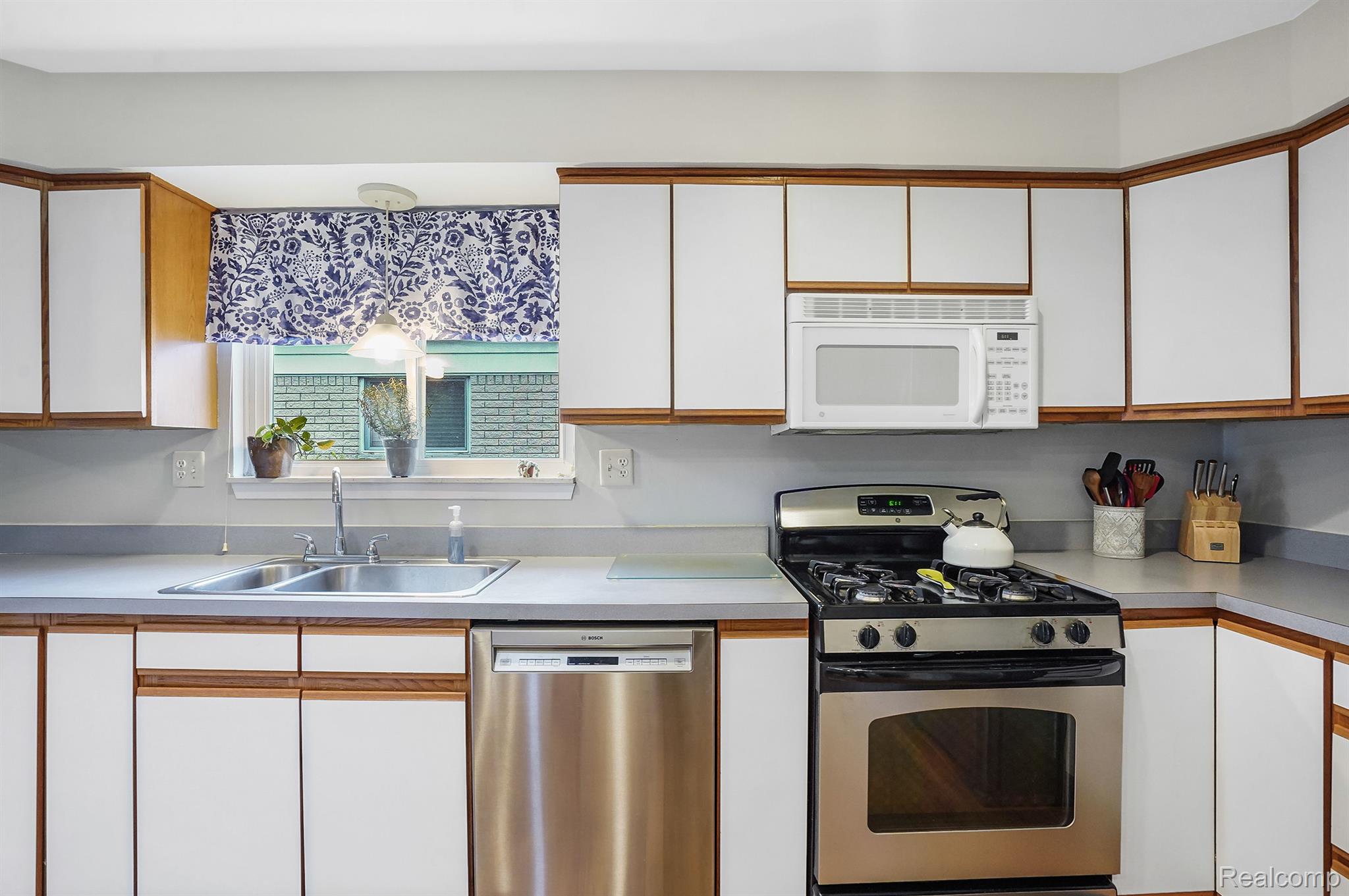 47344 Royal Road Macomb, MI 48044 - Photo 9 of 31 Stainless steel appliances
