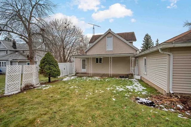 $220,000 | 205 West Cherry Street, Fox Lake, WI 53933