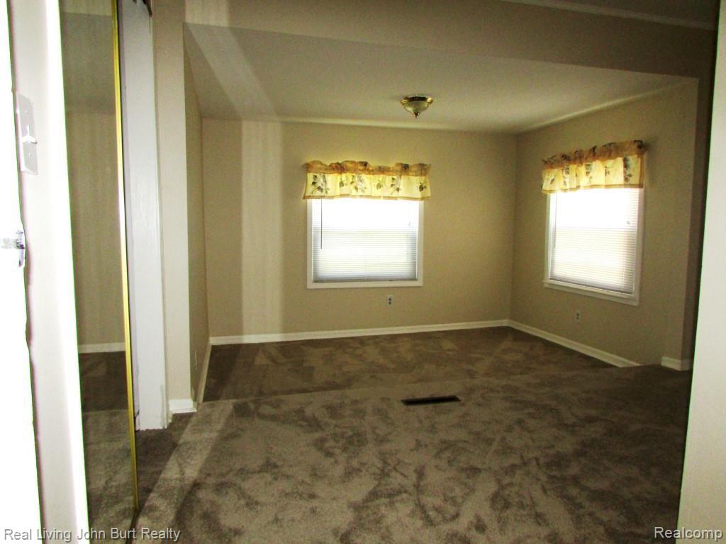 4755 Jamm Road Lake Orion, MI 48359 - Photo 11 of 15 4755 Jamm 030.jpg