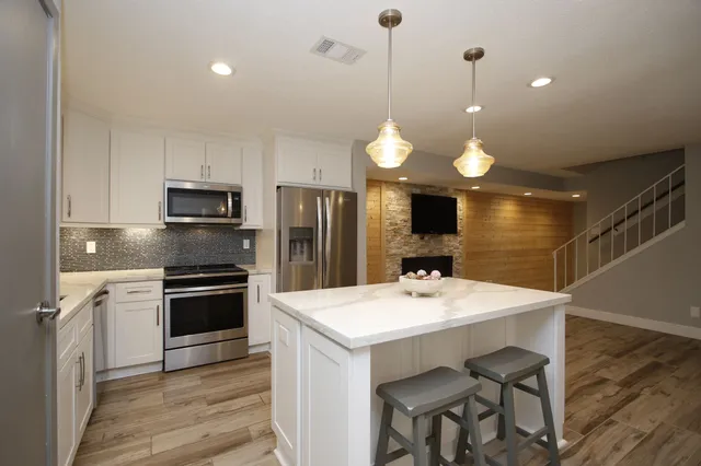 $174,000 | 14555 Wunderlich Drive, Unit 3415, Houston, TX 77069