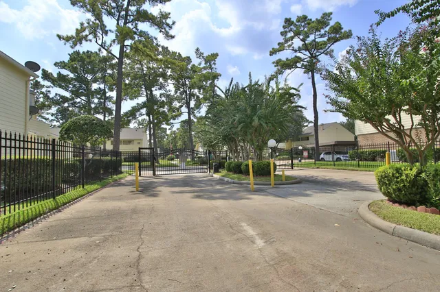 $174,000 | 14555 Wunderlich Drive, Unit 3415, Houston, TX 77069