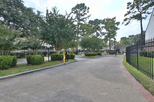 $174,000 | 14555 Wunderlich Drive, Unit 3415, Houston, TX 77069