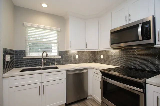 $174,000 | 14555 Wunderlich Drive, Unit 3415, Houston, TX 77069