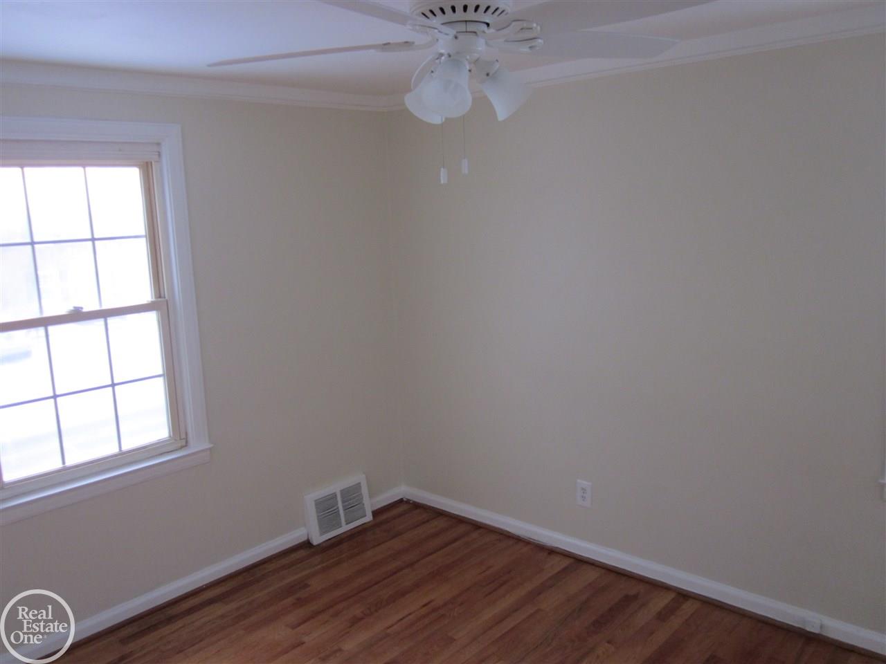 2222 Hampton Road Grosse Pointe, MI 48236 - Photo 14 of 25