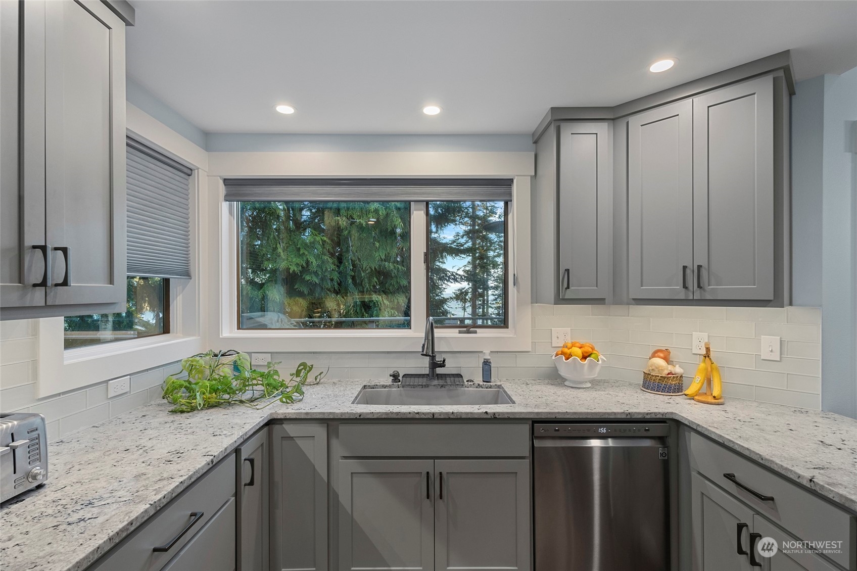 4708 Anaco Beach Road Anacortes, WA 98221 - Photo 11 of 40 Gallery Image 11