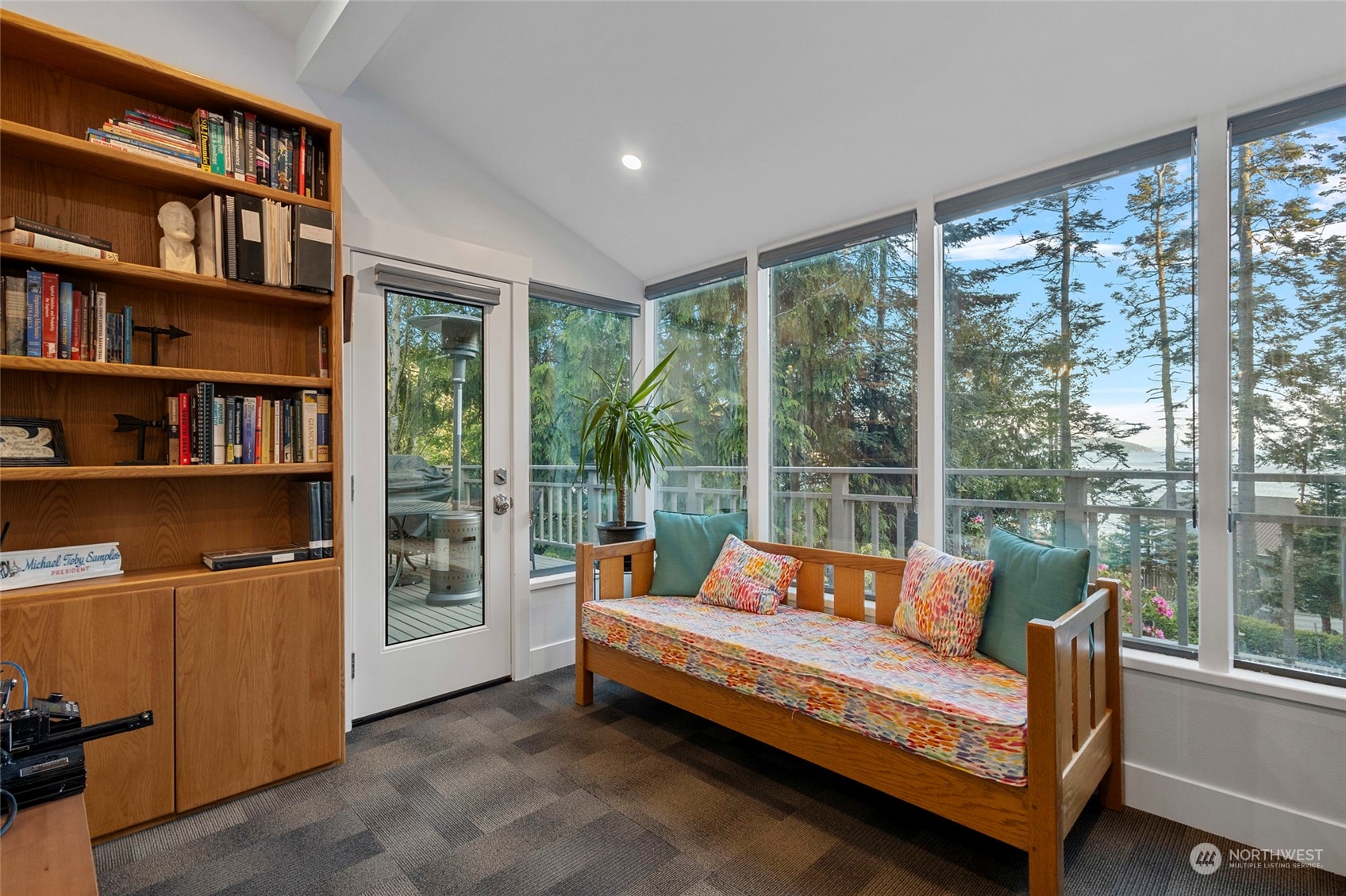 4708 Anaco Beach Road Anacortes, WA 98221 - Photo 9 of 40 Gallery Image 9