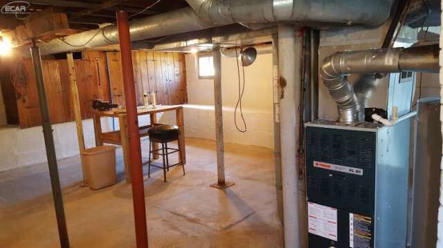 8124 Fenton Road Grand Blanc, MI 48439 - Photo 10 of 12 21190553-9.JPG