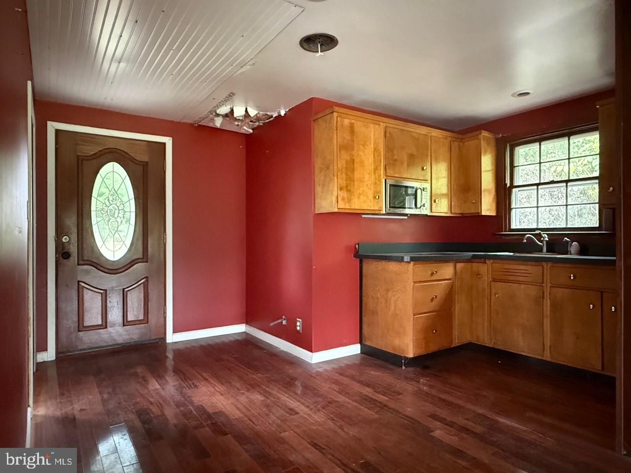790 Hopewell Road Downingtown, PA 19335 - Photo 14 of 27 a room with wooden floors and window