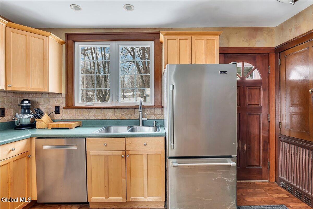 251 North Greenbush Road Troy, NY 12180 - Photo 11 of 28 11-P1649885