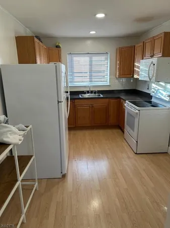 $1,695 | 203 North Beverwyck Road, Unit 8, Lake Hiawatha, NJ 07034