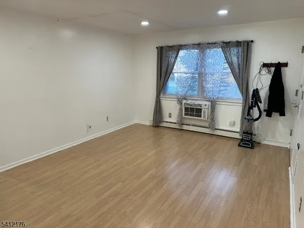 $1,695 | 203 North Beverwyck Road, Unit 8, Lake Hiawatha, NJ 07034