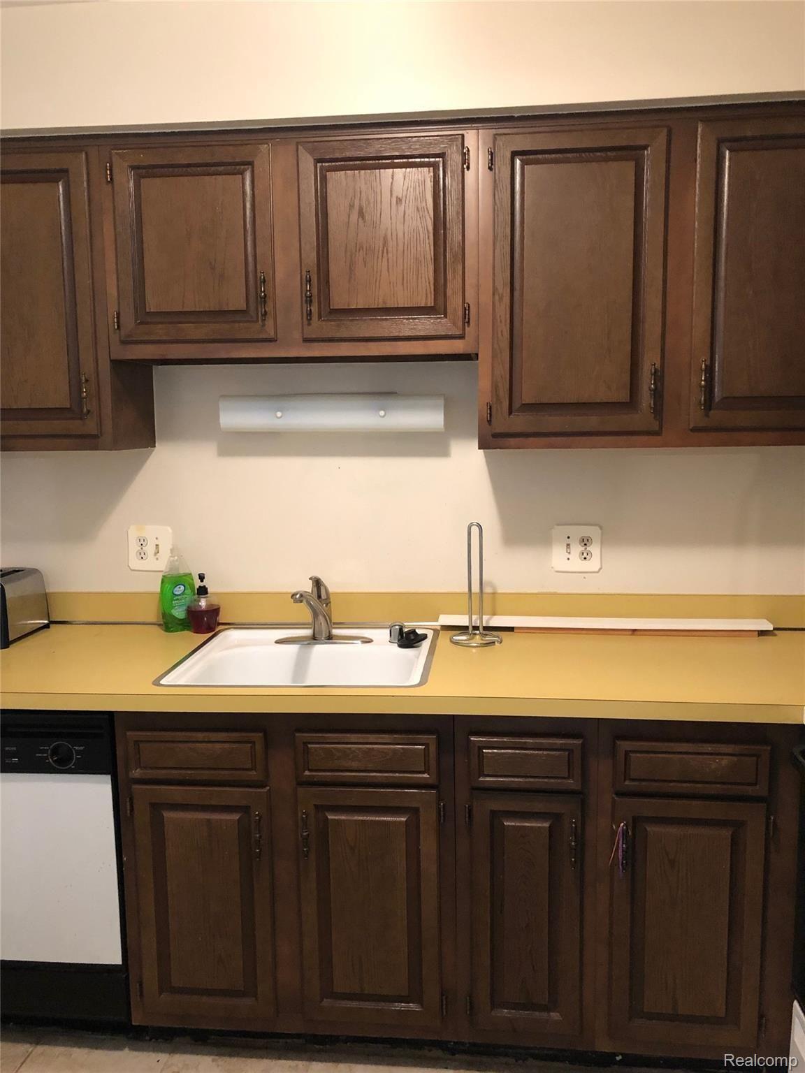 4973 East 10 Mile Road, Unit 9 Warren, MI 48091 - Photo 9 of 13 IMG_5516.jpeg