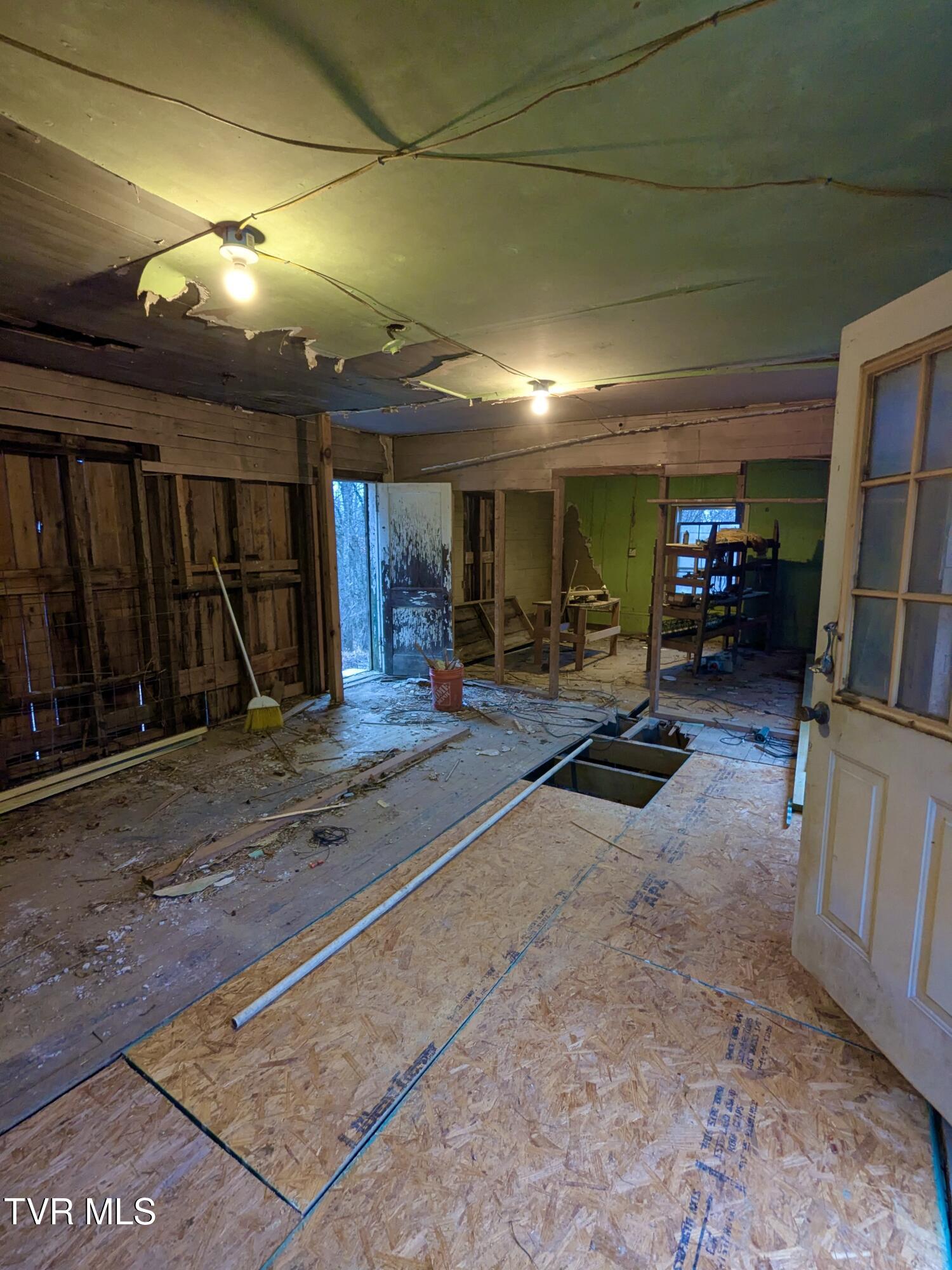 448 Cherry Grove Road Jonesborough, TN 37659 - Photo 74 of 105 PXL_20250126_223043106
