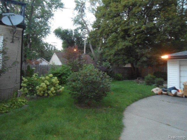 17898 Berg Road Detroit, MI 48219 - Photo 3 of 17 DSC01527.JPG