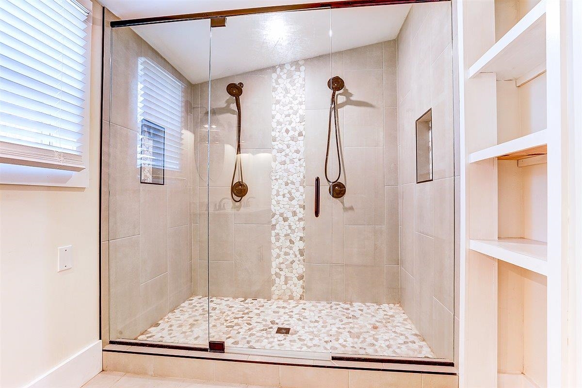 989 Bruce Street Memphis, TN 38104 - Photo 13 of 40 Bathroom featuring a shower stall