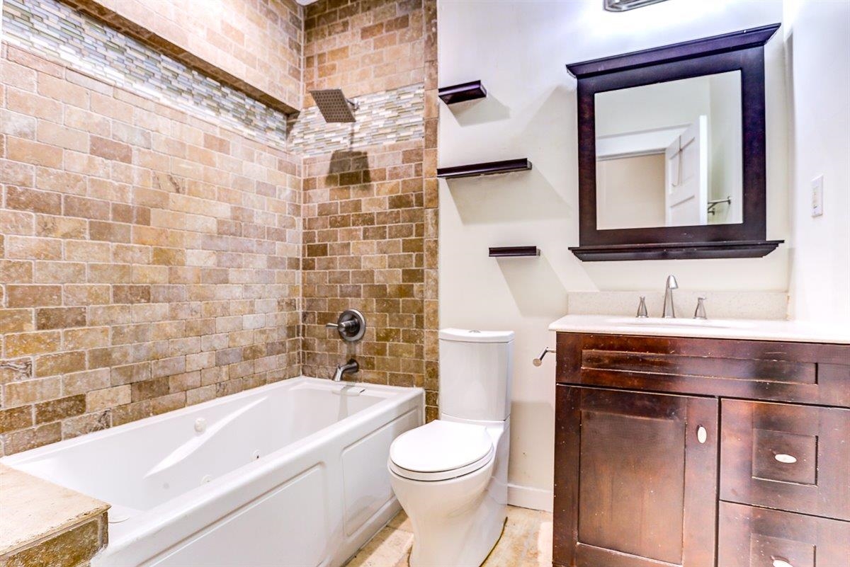 989 Bruce Street Memphis, TN 38104 - Photo 21 of 40 Full bath featuring vanity and shower / bath combination