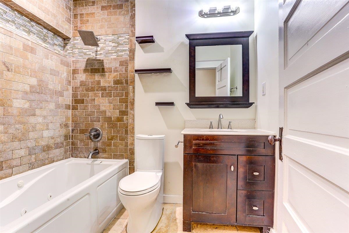 989 Bruce Street Memphis, TN 38104 - Photo 32 of 40 Bathroom featuring vanity and shower / bath combination
