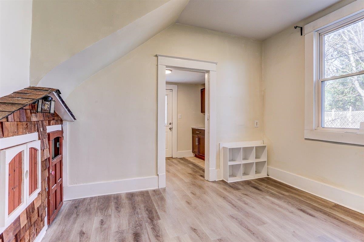 989 Bruce Street Memphis, TN 38104 - Photo 33 of 40 Bonus room with light wood-type flooring and vaulted ceiling