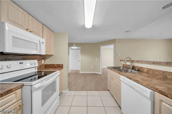 $1,450 | 1767 Four Mile Cove Parkway, Unit 826, Cape Coral, FL 33990