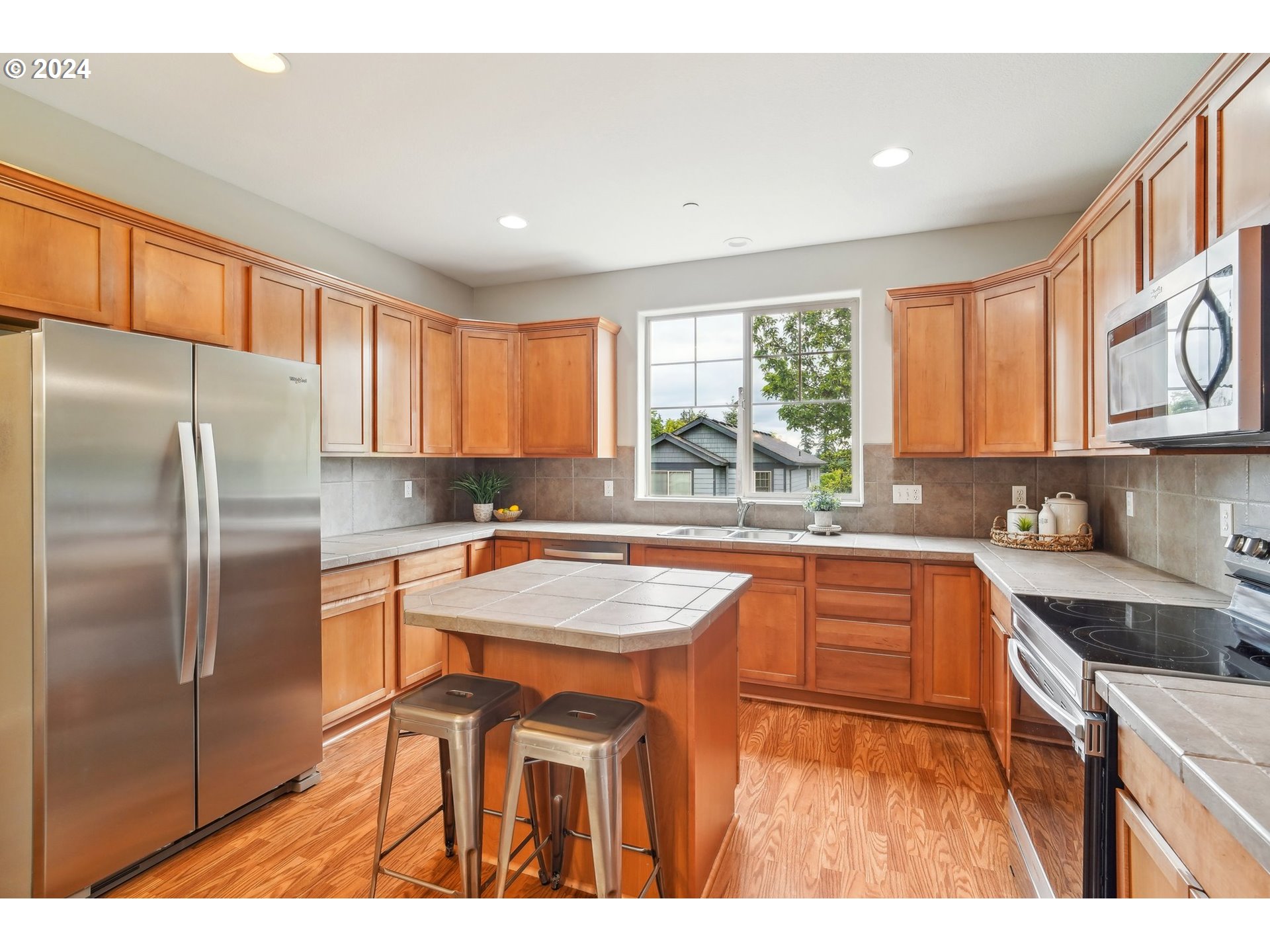 15528 Southwest Stone Ridge Circle Beaverton, OR 97007 - Photo 13 of 38 Gallery Image 13