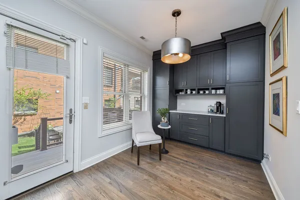 $1,290,000 | 460 Pennsylvania Avenue, Unit A1, Glen Ellyn, IL 60137