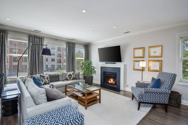 $1,290,000 | 460 Pennsylvania Avenue, Unit A1, Glen Ellyn, IL 60137