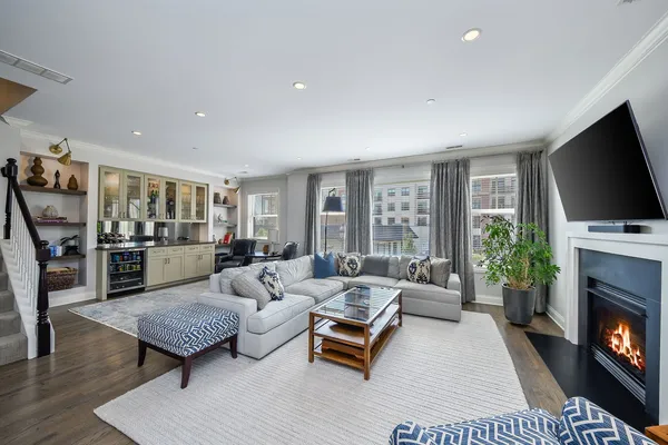 $1,290,000 | 460 Pennsylvania Avenue, Unit A1, Glen Ellyn, IL 60137