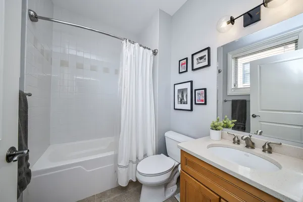 $1,290,000 | 460 Pennsylvania Avenue, Unit A1, Glen Ellyn, IL 60137