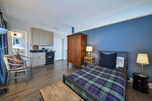 $1,290,000 | 460 Pennsylvania Avenue, Unit A1, Glen Ellyn, IL 60137