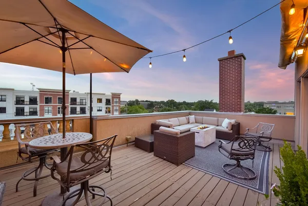 $1,290,000 | 460 Pennsylvania Avenue, Unit A1, Glen Ellyn, IL 60137