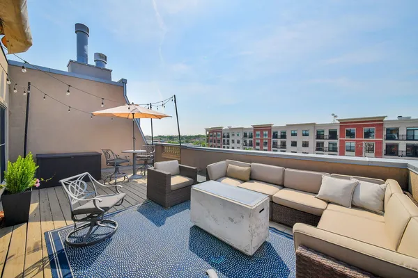 $1,290,000 | 460 Pennsylvania Avenue, Unit A1, Glen Ellyn, IL 60137