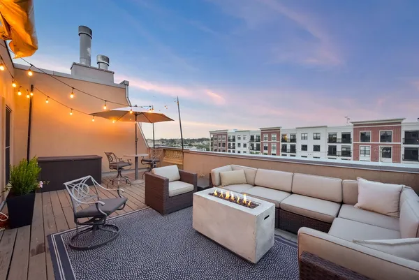 $1,290,000 | 460 Pennsylvania Avenue, Unit A1, Glen Ellyn, IL 60137