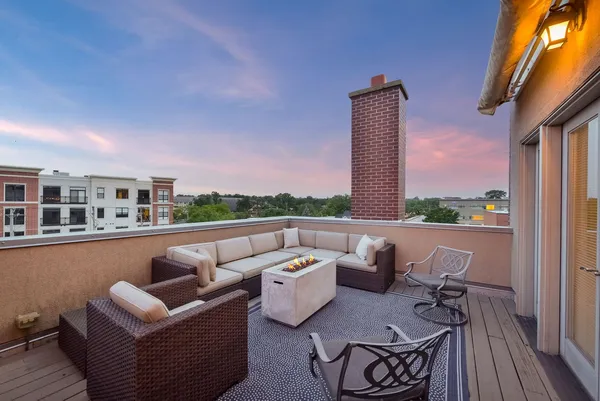 $1,290,000 | 460 Pennsylvania Avenue, Unit A1, Glen Ellyn, IL 60137