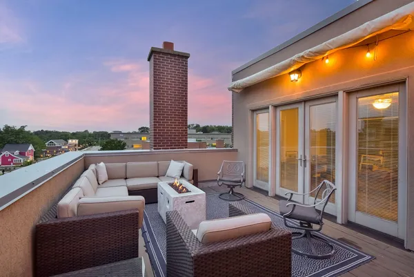 $1,290,000 | 460 Pennsylvania Avenue, Unit A1, Glen Ellyn, IL 60137