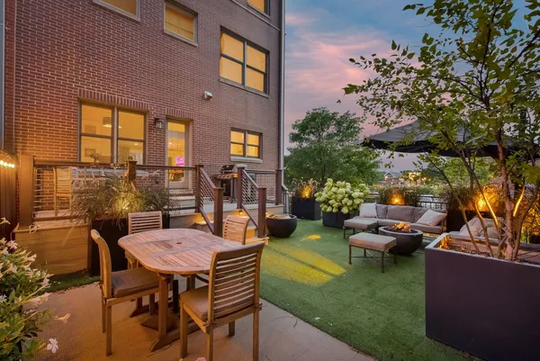 $1,290,000 | 460 Pennsylvania Avenue, Unit A1, Glen Ellyn, IL 60137